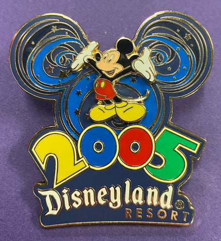 Disneyland Resort Mickey Mouse Pin 2005 3D Where the Party Never Ends