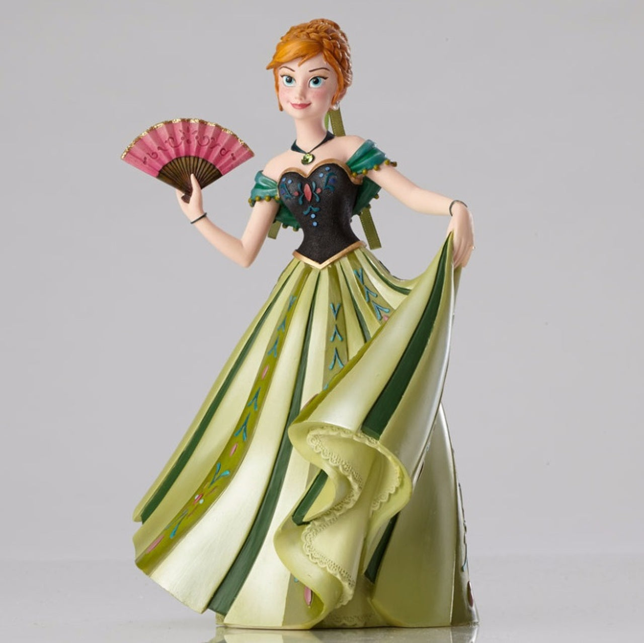 Disney Showcase Couture de Force Frozen Anna Figurine